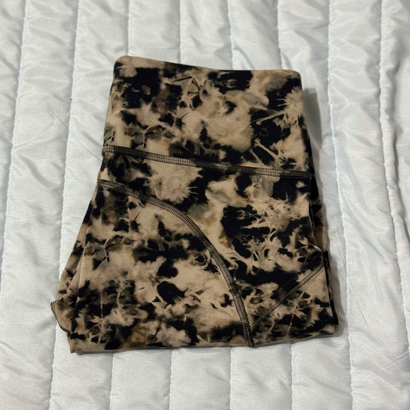 Lululemon Invigorate High-Rise Tight 25"
Dispersed Light Raw Linen Multi - Picture 2 of 5